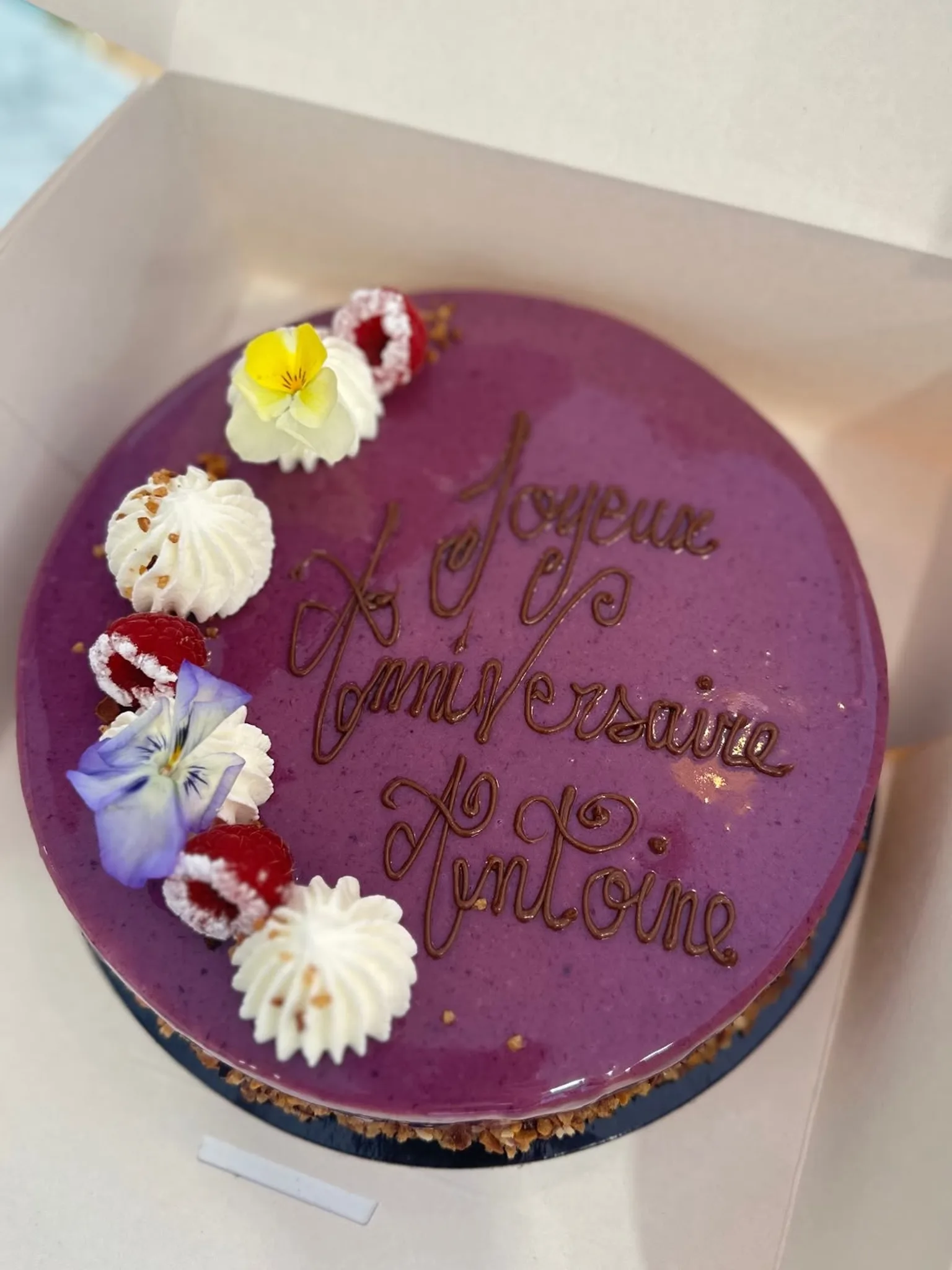 Gâteau d'anniversaire cassis-vanille personnalisé